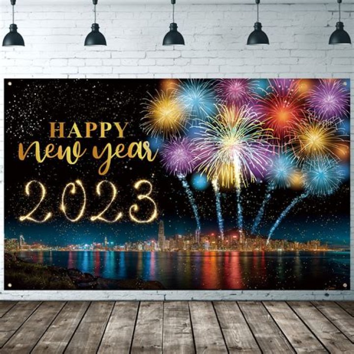 Abigail Breslin, nearly 15 years old, looks all grown up on the set of ‘New Year’s Eve’