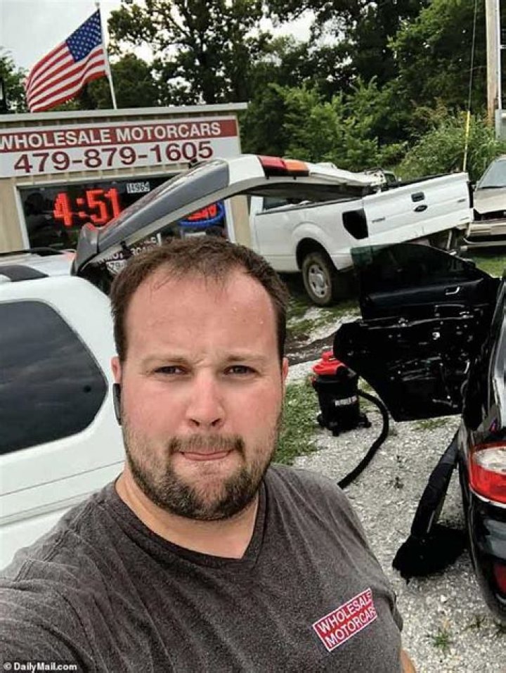 Actually, Homeland Security raided a shady ‘car dealership’ owned by Josh Duggar?