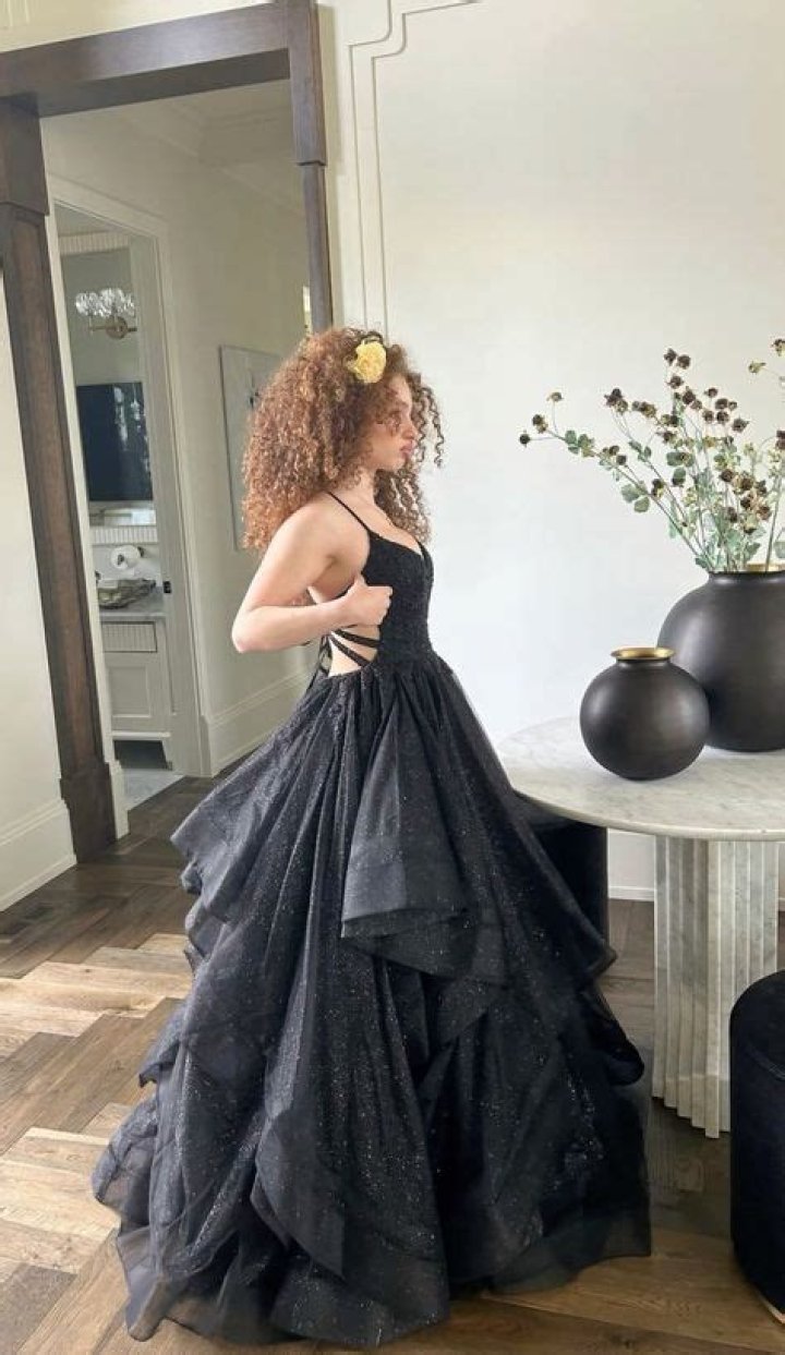 Ariel Winter practically repeats her prom look from last year: still cute?