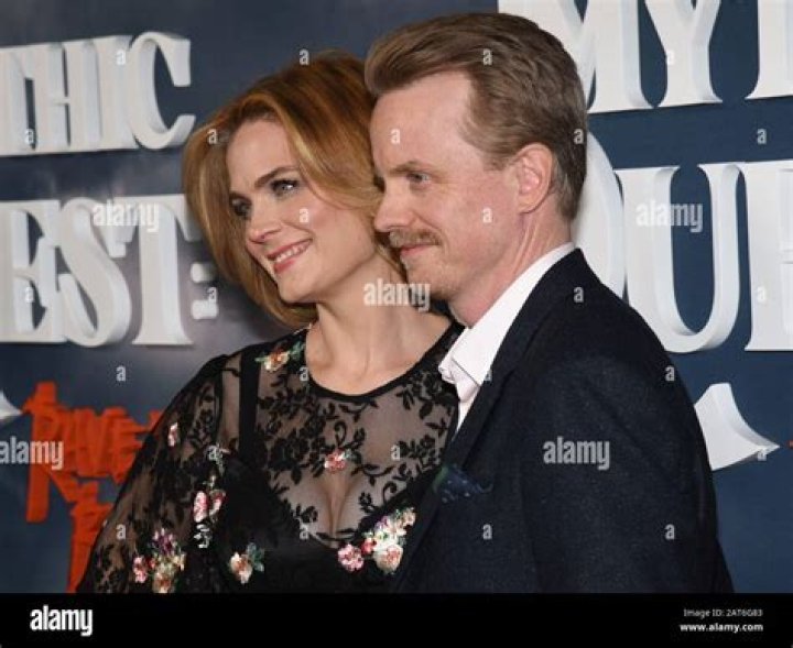 ‘Bones’ star Emily Deschanel marries David Hornsby in a quiet ceremony
