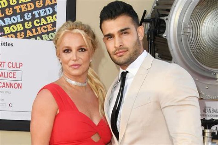 Britney Spears is still using stylists to get messages to Adnan Ghalib
