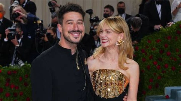 Carey Mulligan confirms: she’s staying at Best Western after her split with Shia