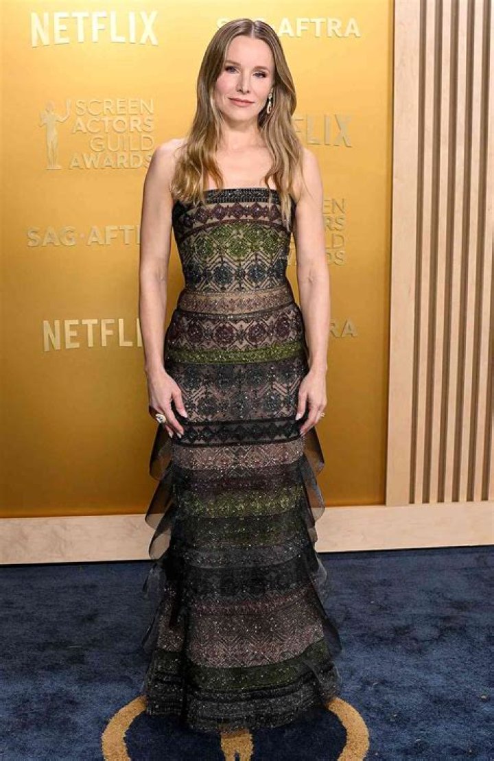 Cecily Strong in Elie Saab at the Emmys: flattering or way too much?