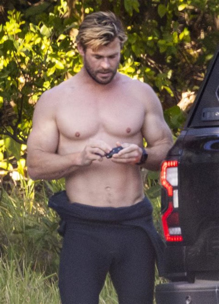 Chris Hemsworth on his weight loss: Elsa ‘had to put up with my moods’