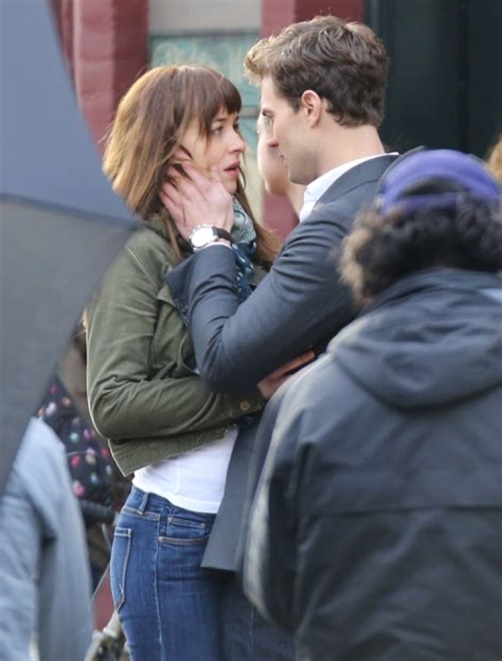 Dakota Johnson & Jamie Dornan film more ’50 Shades’ exteriors: sexy or budget?