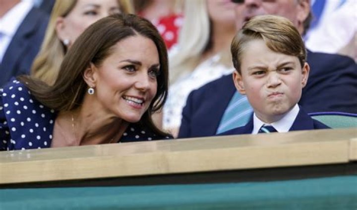 Duchess Kate ‘insists’ that Prince George wear a suit & tie to ‘royal events’