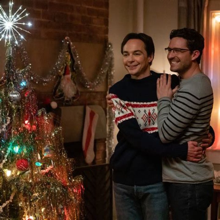 Enquirer: Jim Parsons is gay, and he just proposed to his boyfriend