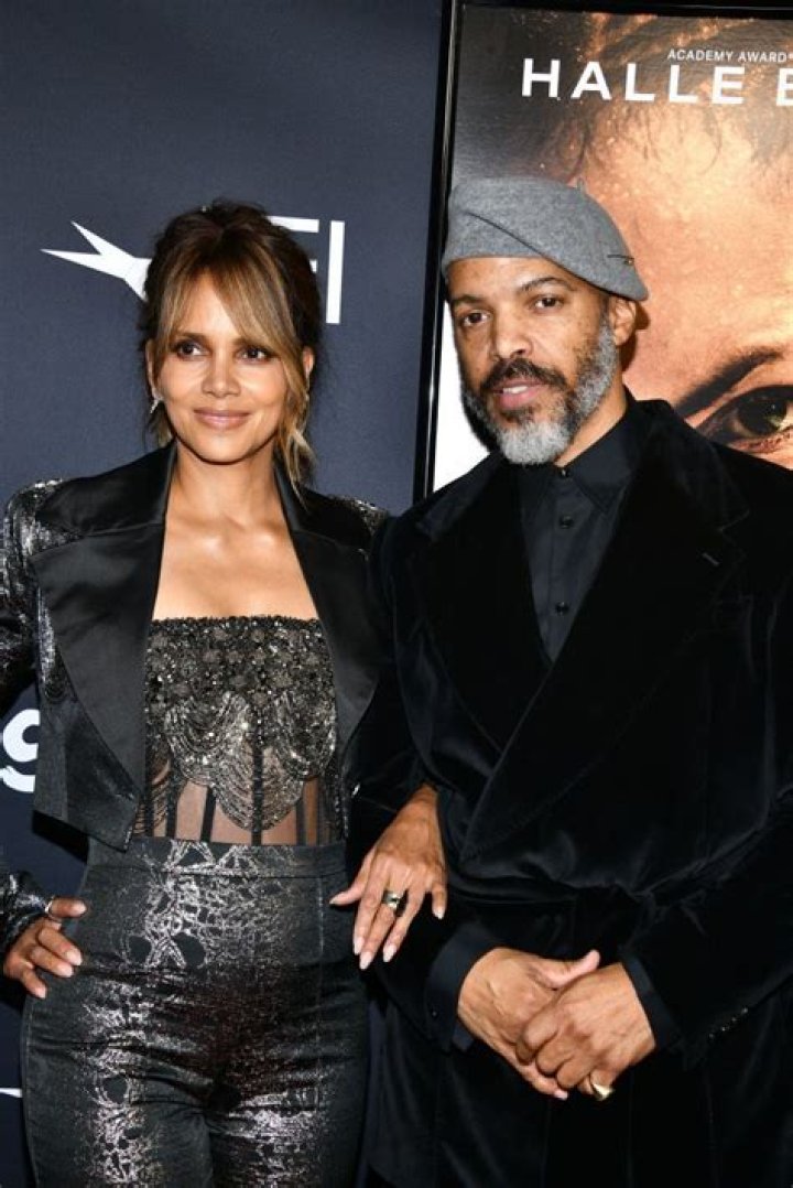 Gabriel Aubry & Halle Berry are both doubling-down on the crazy (updates)