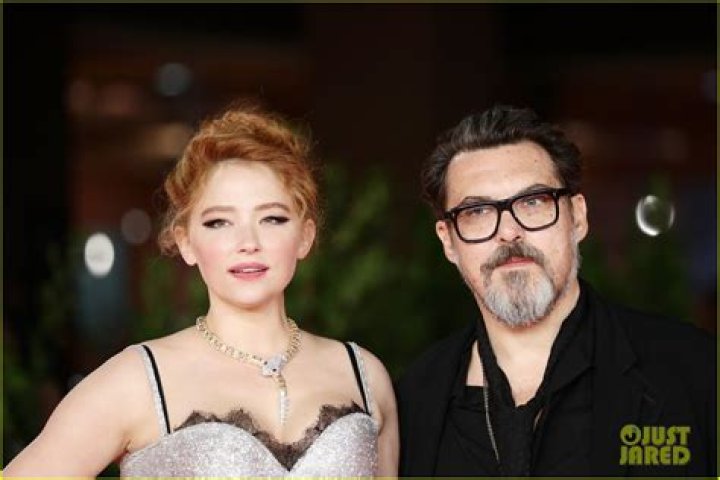 Haley Bennett wore a bonkers custom Elena Dawson to the ‘Cyrano’ premiere