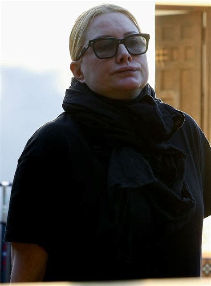 Ioan Gruffudd claims Alice Evans threatened him & violated the restraining order