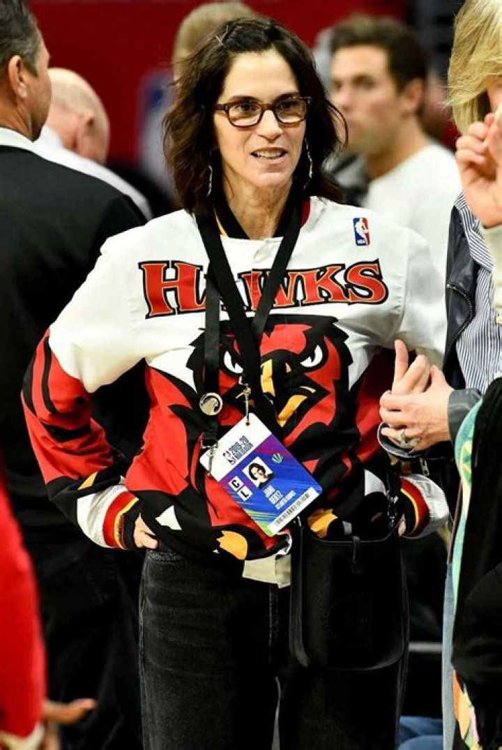 Jami Gertz co-owns an NBA team, but used to make more money than her husband