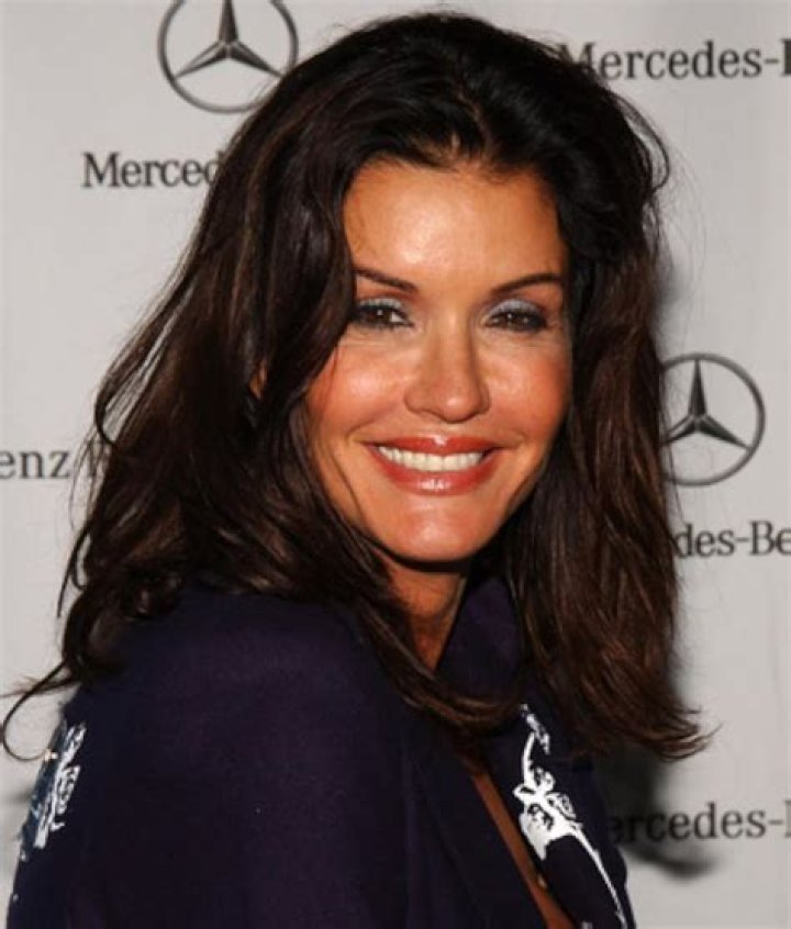 	Janice Dickinson says Bill Cosby sexually assaulted her in 1982	