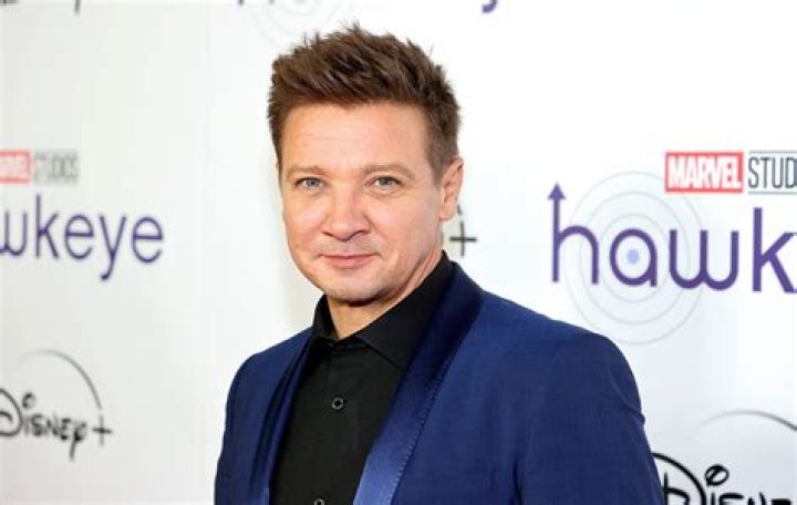 Jeremy Renner is the (not so new) hot guy in Hollywood