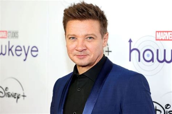 	Jeremy Renner does twice-a-day sessions in a hyperbaric chamber to recover	
