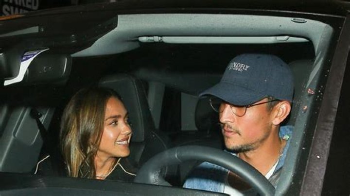 Jessica Alba gets snotty about confusing Sweden & Switzerland