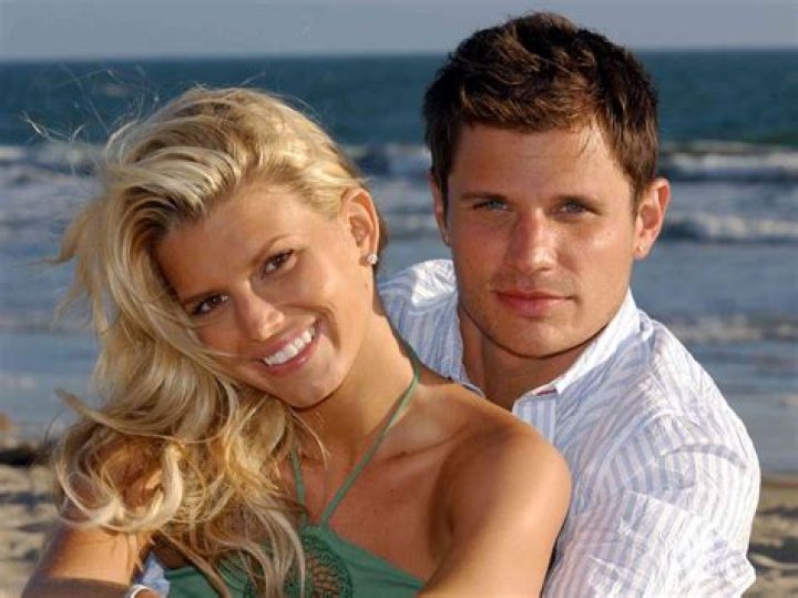 Jessica Simpson is “sad & mad”, bad blood between Nick Lachey & Joe Simpson
