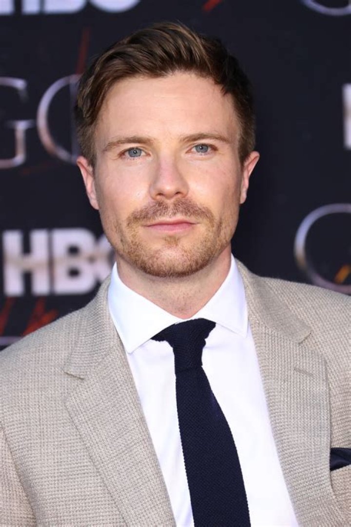 Joe Dempsie (Gendry!) is the latest working class bloke to complain about posh actors