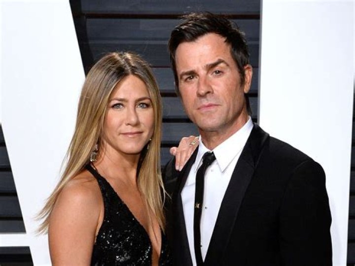 Justin Theroux is “manly & protective” of Jennifer Aniston, eyeroll