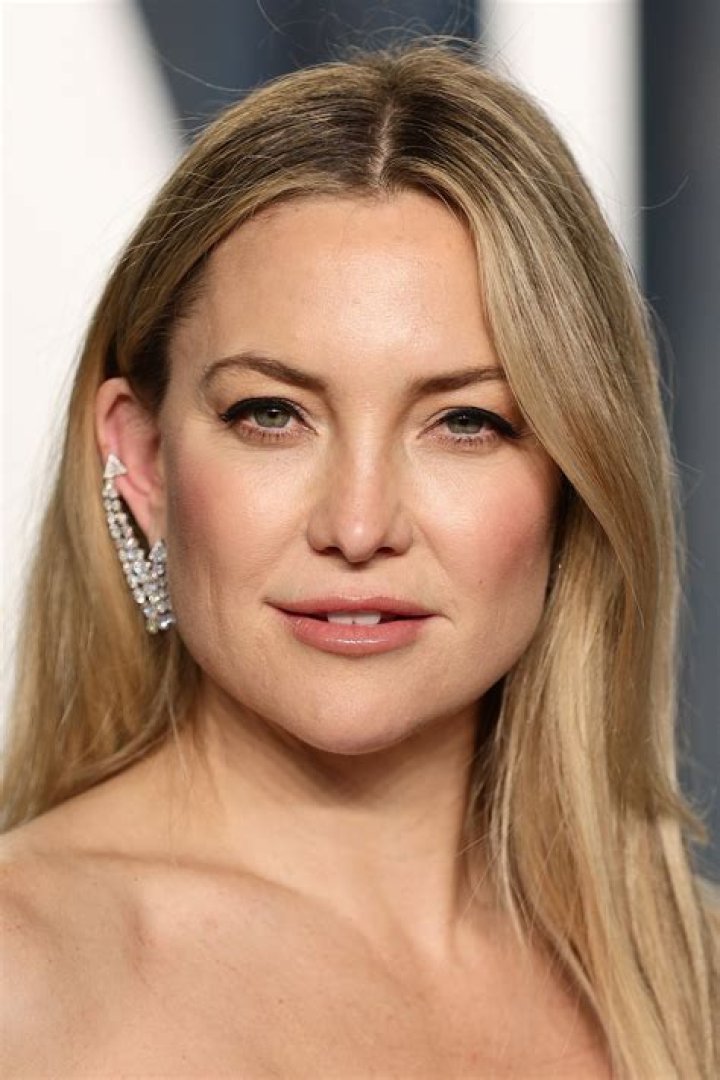 Kate Hudson goes brunette for a serious film: budget wiglet or flattering?