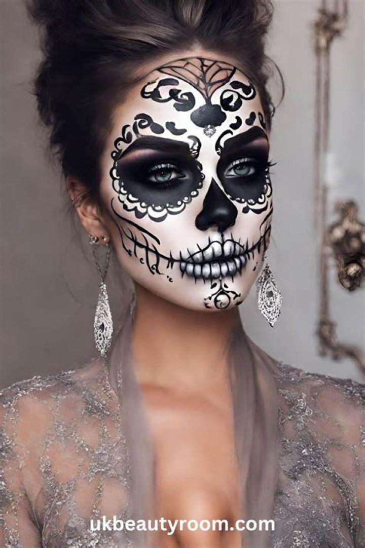 Kate Hudson wore sugar skull makeup for a Halloween party: beautiful?