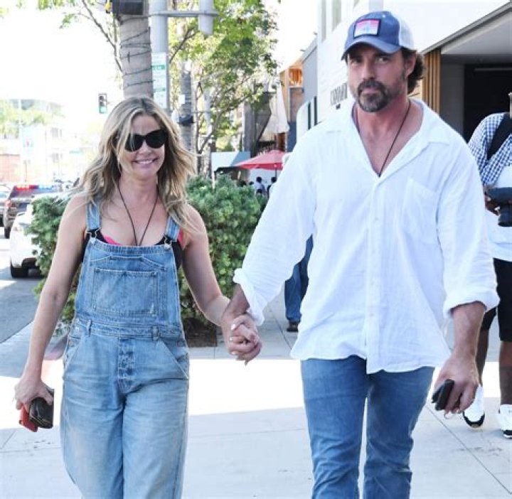 Kate Walsh’s husband files for divorce after 15 months