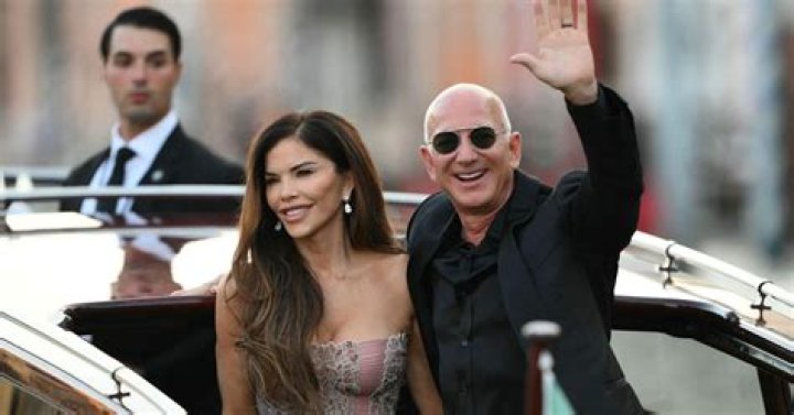 Lauren Sanchez’s brother sold Jeff Bezos’ texts & photos to the Enquirer for $200K