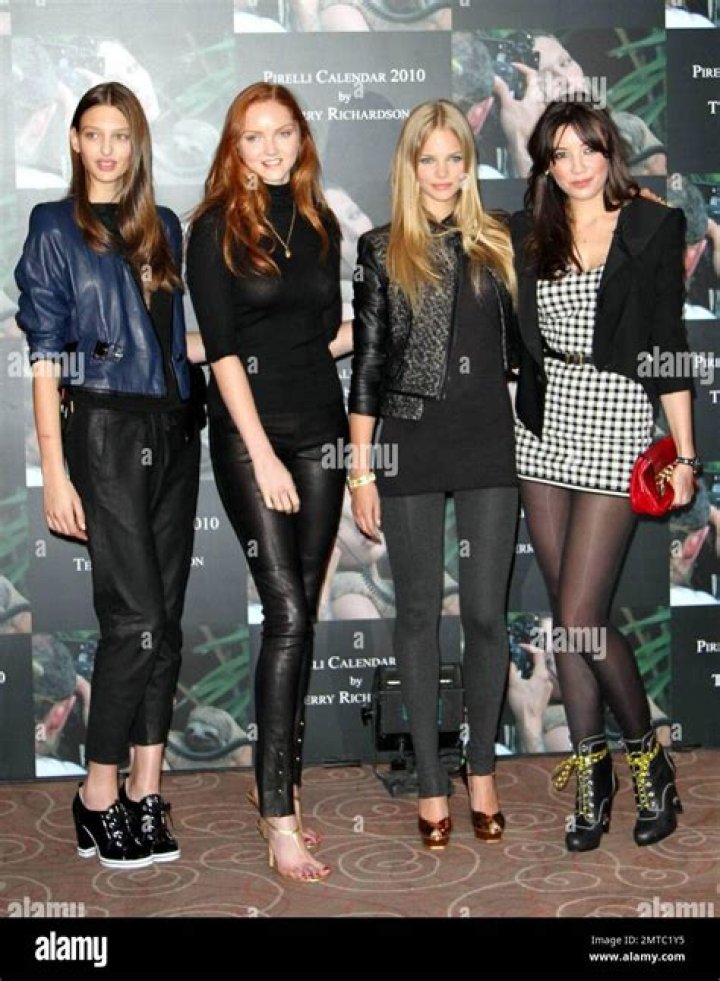 Lena Dunham photographed by Terry Richardson for V mag: cute or poor girl?