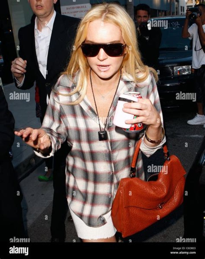 Lindsay Lohan wants her SCRAM bracelet off, because it’s uncomfortable