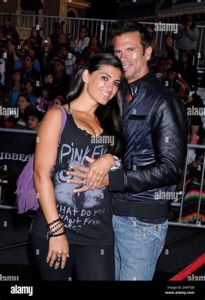 Lorenzo Lamas’ fifth wife Shawna is her stepdaughter Shayne’s surrogate
