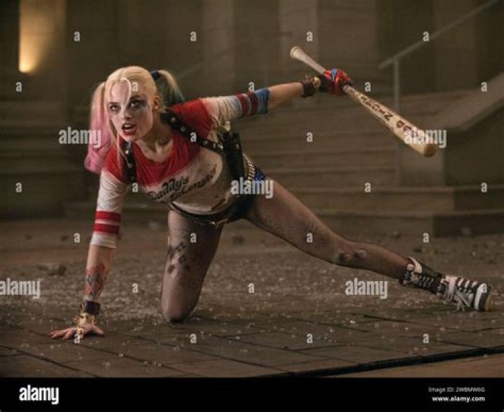 Margot Robbie & the ‘Suicide Squad’ in costume: cool or try hard?