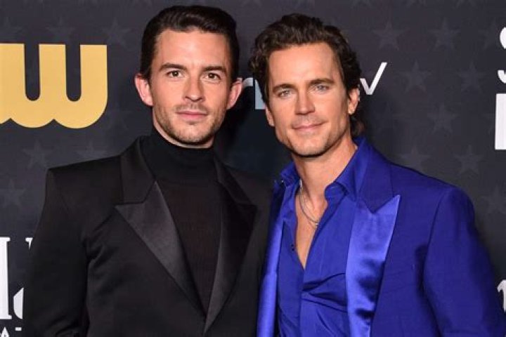 Matt Bomer put on weight & waxed his body so he could be an “authentic” stripper