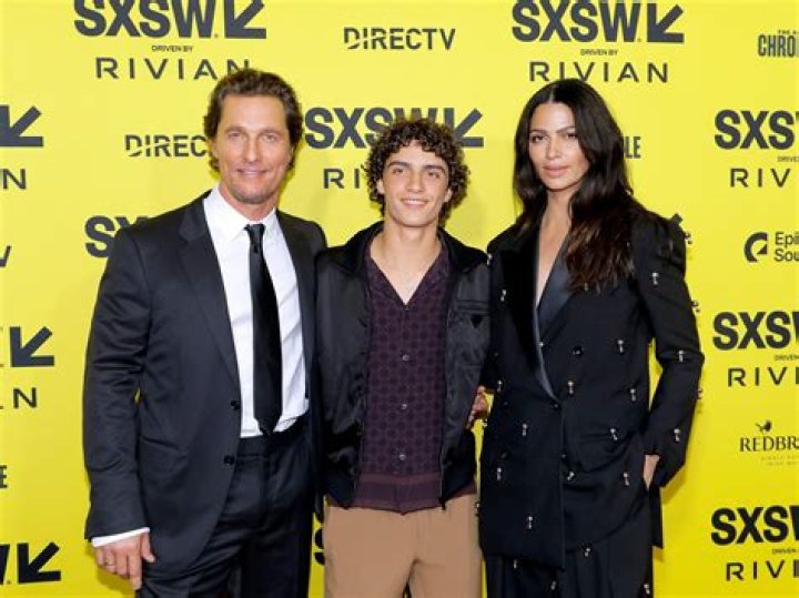 Matthew McConaughey and Penelope Cruz at the Volver Premiere