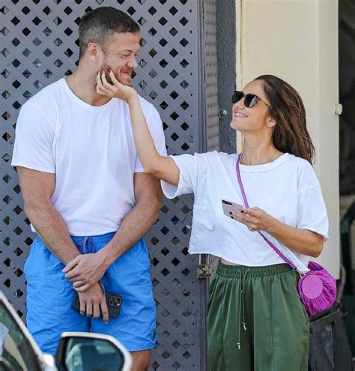 Minka Kelly is Esquire’s “Sexiest Woman of 2010”