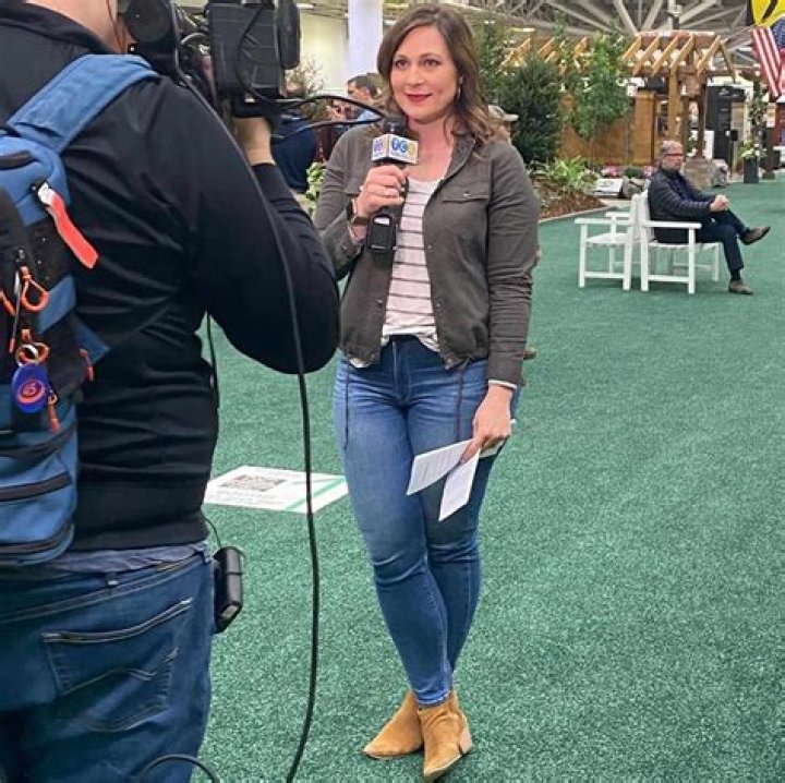 Minneapolis talk show host calls out body-shamer who emailed her