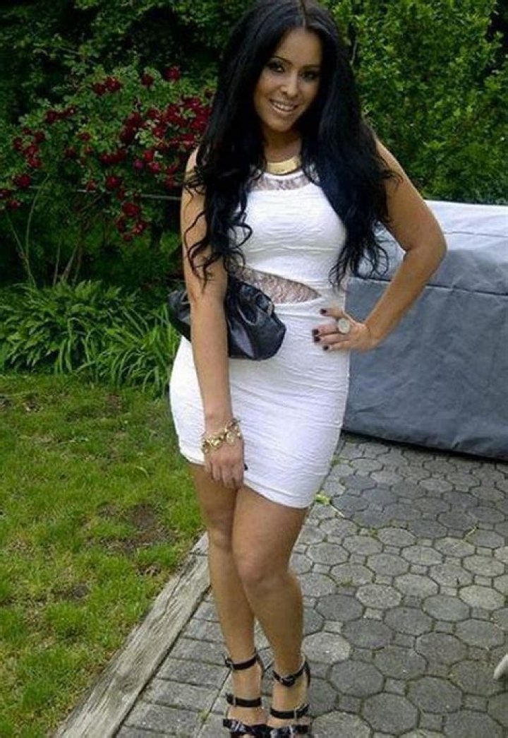 	Kris Humphries’ ex tweets “no baby bump” bikini photo, but she looked pregnant Friday	