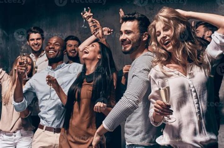 Owen Wilson is partying with waitresses and randoms: normal or danger zone?