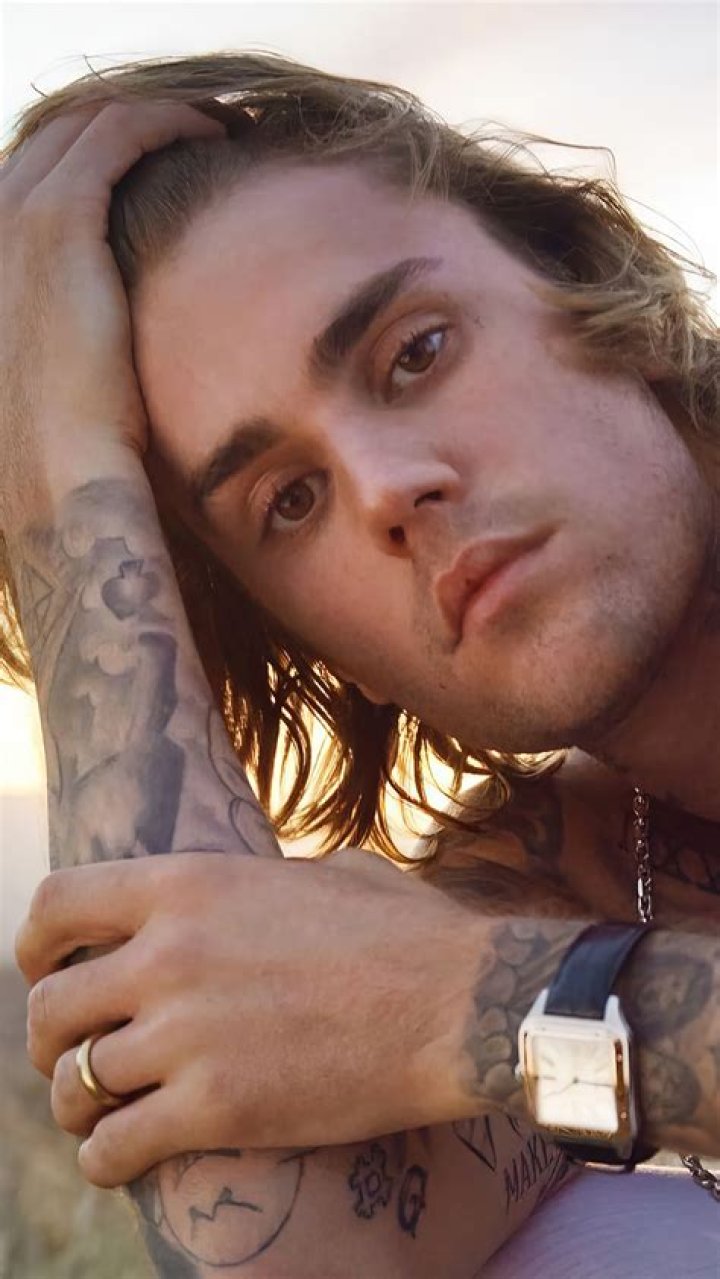 Photo released of Justin Bieber making out with a fan