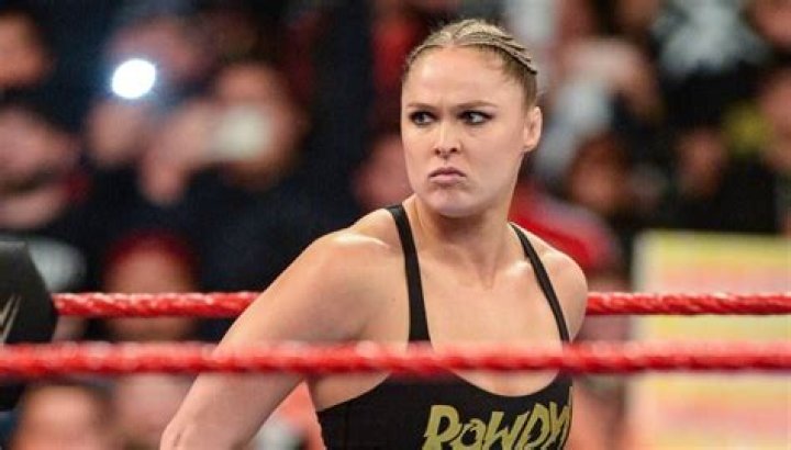 	Ashley Graham is the first plus-sized model to cover SI’s Swimsuit Edition: yay?	