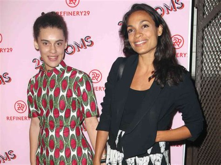 Rosario Dawson’s daughter, 16, doesn’t have a cell phone: ‘I didn’t have one’
