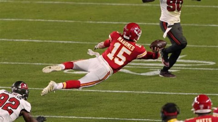 Snooki slaps a guy and throws a drink in his face