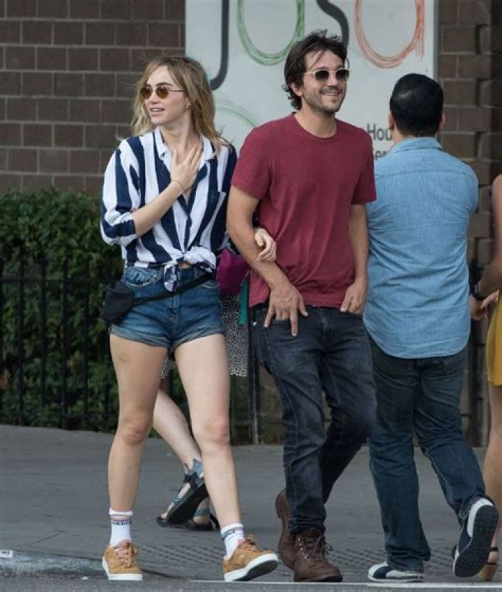Suki Waterhouse & Diego Luna are still together, she’s also in that Woody Allen movie