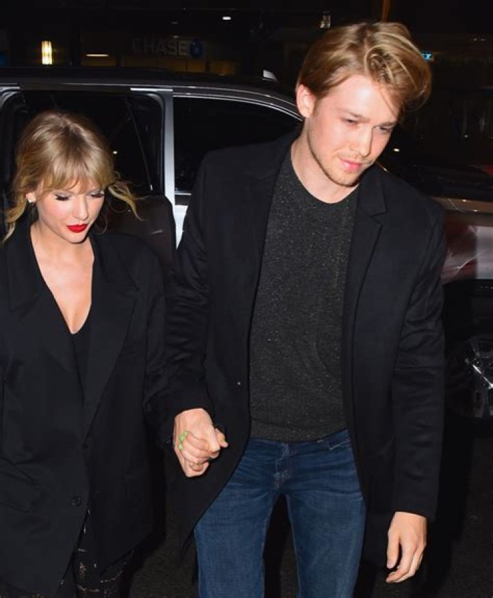 bitchy | Taylor Swift and Joe Alwyn Holding Hands at the Bafta Afterparty