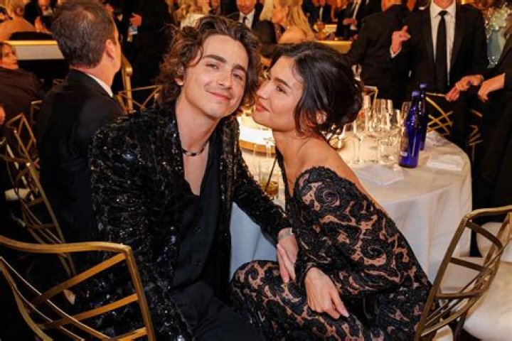 Timothee Chalamet is ‘charming, very loving & protective’ of Kylie Jenner