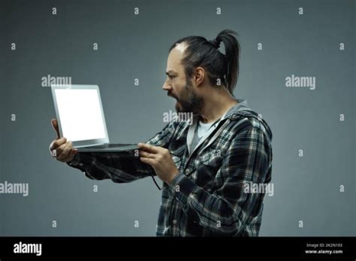 Tom Cruise once flipped out at a pap for taking a photo of him looking short