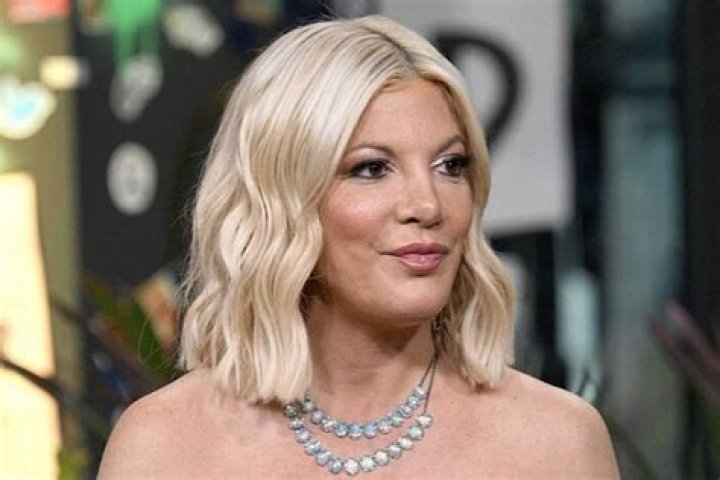 Tori Spelling covers Us, how is she still scoring magazine covers?
