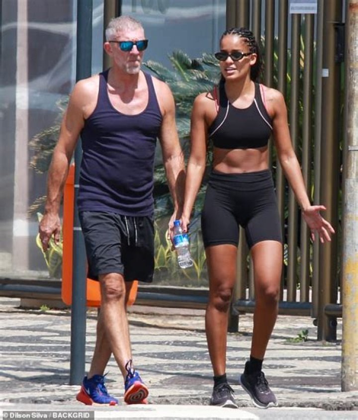 bitchy | Vincent Cassel and Girlfriend Narah Baptista Emerge Radiant After a Power Workout Session in Rio de Janeiro!