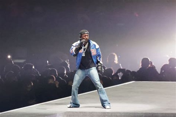 Was Bridget Moynahan shady on Twitter during the Super Bowl?