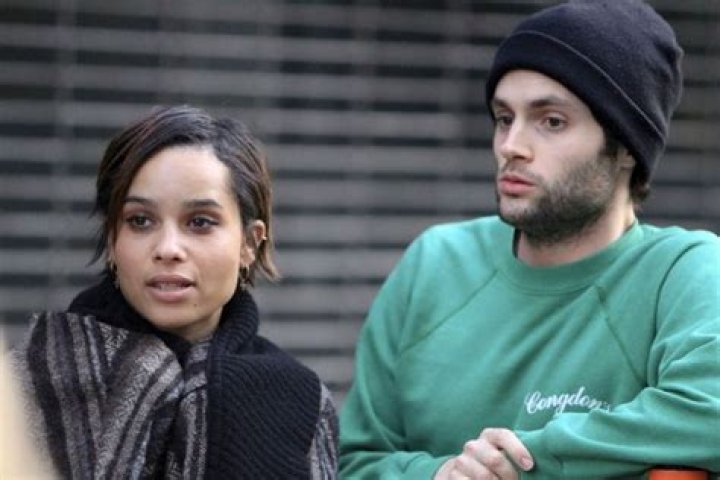 Zoe Kravitz & Penn Badgley are now living together in a huge Williamsburg loft